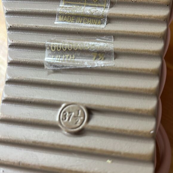 Shu shop Literally like new “Lilith” apricot colored platform strappy sandals- - Picture 7 of 7